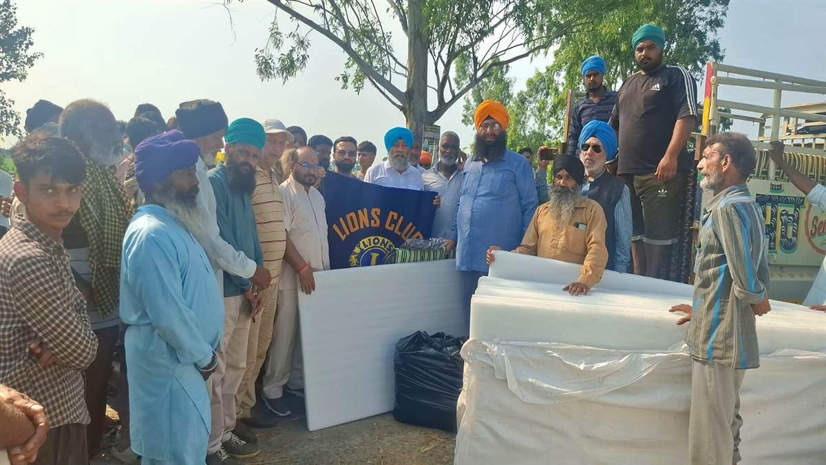 ਲਾਇਨਜ਼ ਕਲੱਬ ਰਾਇਲ ਬੰਦਗੀ ਵੱਲੋਂ ਹੜ੍ਹ ਪੀੜਤਾਂ ਨੂੰ ਮੰਜੇ ਤੇ ਬਿਸਤਰੇ ਭੇਟ