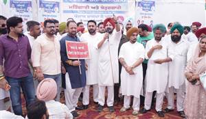 ਕੇਂਦਰ ਸਰਕਾਰ ਨੇ ਕਾਰਪੋਰੇਟ ਘਰਾਣਿਆਂ ਨੂੰ ਖੁਸ਼ ਕਰਨ ਲਈ ਦੇਸ਼ ਗਹਿਣੇ ਰੱਖਿਆ : ਸ਼ੁਭਮ ਸ਼ਰਮਾ