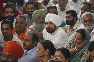 ਕਾਂਗਰਸ ਦੀ ਰੋਸ ਰੈਲੀ ’ਚ ਚੰਨੀ ਨੂੰ ਸੀਐੱਮ ਬਣਾਉਣ ਦੀ ਉੱਠੀ ਮੰਗ