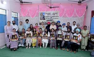 ਸਕਾਲਰਸ਼ਿਪ ਵੰਡ ਤੇ ਅਧਿਆਪਕ ਸਨਮਾਨ ਸਮਾਗਮ ਕਰਵਾਇਆ