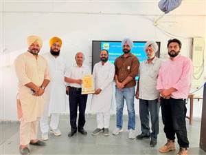 ਵੋਟਰ ਰਜਿਸਟਰੇਸ਼ਨ ਜਾਗਰੂਕਤਾ ਕੈਂਪ ’ਚ ਪੁੱਜੇ ਚੇਅਰਮੈਨ ਬਰਿੰਦਰ ਕੁਮਾਰ ਮਧੇਕੇ