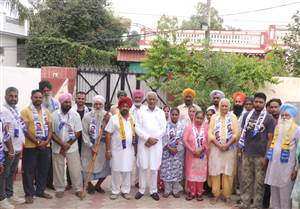 ਸਾਬਕਾ ਸਰਪੰਚ ਆਪਣੇ ਸਾਥੀਆਂ ਸਮੇਤ ਆਪ ਪਾਰਟੀ ’ਚ ਸ਼ਾਮਲ