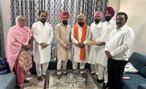 ਮਲੂਕਾ ਤੇ ਸੋਢੀ ਨੇ ਬੂਟਾ ਭਾਈਰੂਪਾ ਦਾ ਸਨਮਾਨ ਕੀਤਾ