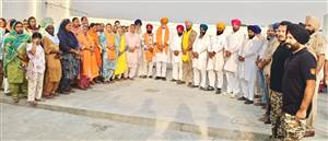 ਬਲਵਿੰਦਰ ਲਾਡੀ ਨੇ ਹੈਲਥ ਕਾਰਡ ਵੰਡੇ ਅਤੇ ਸਖੀਆਂ ਨੂੰ ਕੀਤਾ ਸਨਮਾਨਿਤ
