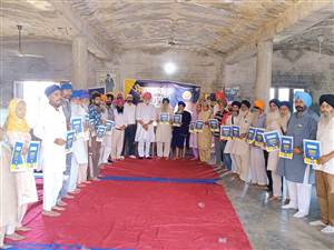 ਪਿੰਡ ਮਧਰਾ ਵਿਖੇ ‘ਮੇਰਾ ਘਰ, ਮੇਰੇ ਨਾਮ’ ਯੋਜਨਾ ਤਹਿਤ ਮਾਲਕੀ ਦੇ ਦਸਤਾਵੇਜ਼ ਵੰਡੇ