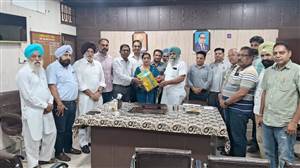 ਆੜ੍ਹਤੀਆਂ ਨੇ ਚੇਅਰਪਰਸਨ ਨੀਤੂ ਕਪੂਰ ਸਿੰਗਲਾ ਅੱਗੇ ਰੱਖੀਆਂ ਮੁਸ਼ਕਲਾਂ