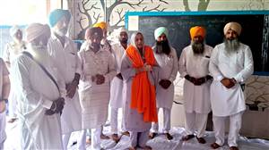 ਝੋਨੇ ਦੇ ਸੀਜ਼ਨ ਤੋਂ ਪਹਿਲਾਂ ਟਰੱਕ ਯੂਨੀਅਨ ਨੇ ਪਾਠ ਕਰਵਾਇਆ