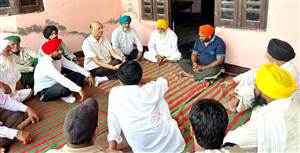 ਰਾਵੀ ਦਰਿਆ ’ਚ ਰੁੜੇ ਕਿਸਾਨ ਦੇ ਪਰਿਵਾਰ ਨਾਲ ਵਿਧਾਇਕਾ ਅਰੁਣਾ ਚੌਧਰੀ ਤੇ ਅਸ਼ੋਕ ਚੌਧਰੀ ਨੇ ਦੁੱਖ ਵੰਡਾਇਆ