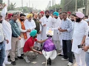 ਭ੍ਰਿਸ਼ਟਾਚਾਰ ਦੇ ਮੁੱਦੇ ’ਤੇ ਭਾਜਪਾ ਵੱਲੋਂ ਸੀਐੱਮ ਦਾ ਪੁਤਲਾ ਫੂਕ ਮੁਜ਼ਾਹਰਾ