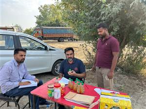 ਫੂਡ ਸੇਫ਼ਟੀ ਟੀਮ ਮਾਨਸਾ ਵੱਲੋਂ ਨਾਕਾ ਲਗਾ ਕੇ ਖਾਣ-ਪੀਣ ਦੀਆਂ ਵਸਤਾਂ ਦੀ ਜਾਂਚ