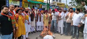 ਭਾਜਪਾ ਵਰਕਰਾਂ ਨੇ ਫੂਕਿਆ ਮੁੱਖ ਮੰਤਰੀ ਦਾ ਪੁਤਲਾ