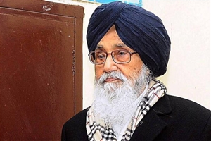 ਆਖ਼ਰੀ ਉਮਰੇ ਢਲਿਆ ਫ਼ੌਲਾਦ; ਪ੍ਰਕਾਸ਼ ਸਿੰਘ ਬਾਦਲ 1947 ਵਿਚ 20 ਸਾਲਾਂ ਦੀ ਉਮਰੇ ਹੀ ਸਰਪੰਚ ਬਣ ਗਏ ਸਨ
