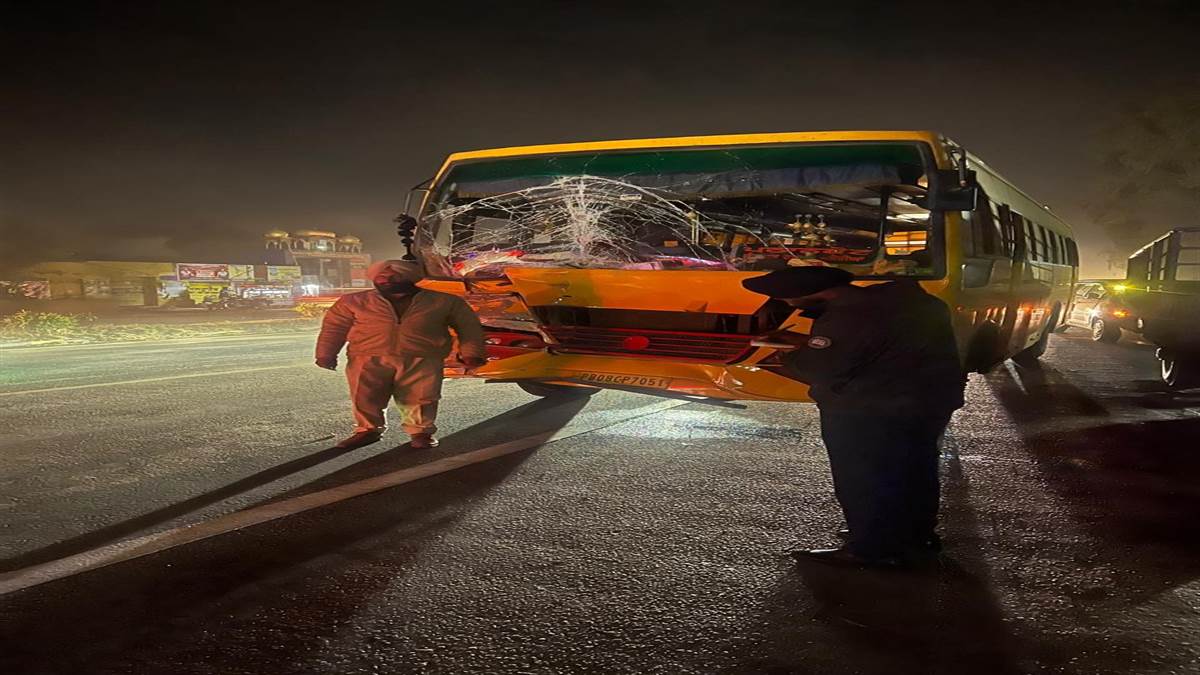 ਹਾਈਵੇ ’ਤੇ ਵਾਹਨਾਂ ਦੀ ਟੱਕਰ, ਤਿੰਨ ਜ਼ਖ਼ਮੀ