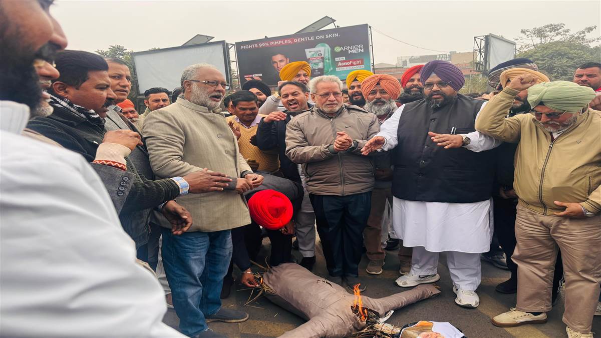 ਮਨਰੇਗਾ ’ਚ ਲੋਕ-ਮਾਰੂ ਬਦਲਾਅ ਕਰਨ ਦੇ ਵਿਰੋਧ ’ਚ ‘ਆਪ’ ਵੱਲੋਂ ਮੋਦੀ ਸਰਕਾਰ ਦਾ ਪੁਤਲਾ ਫੂਕਿਆ