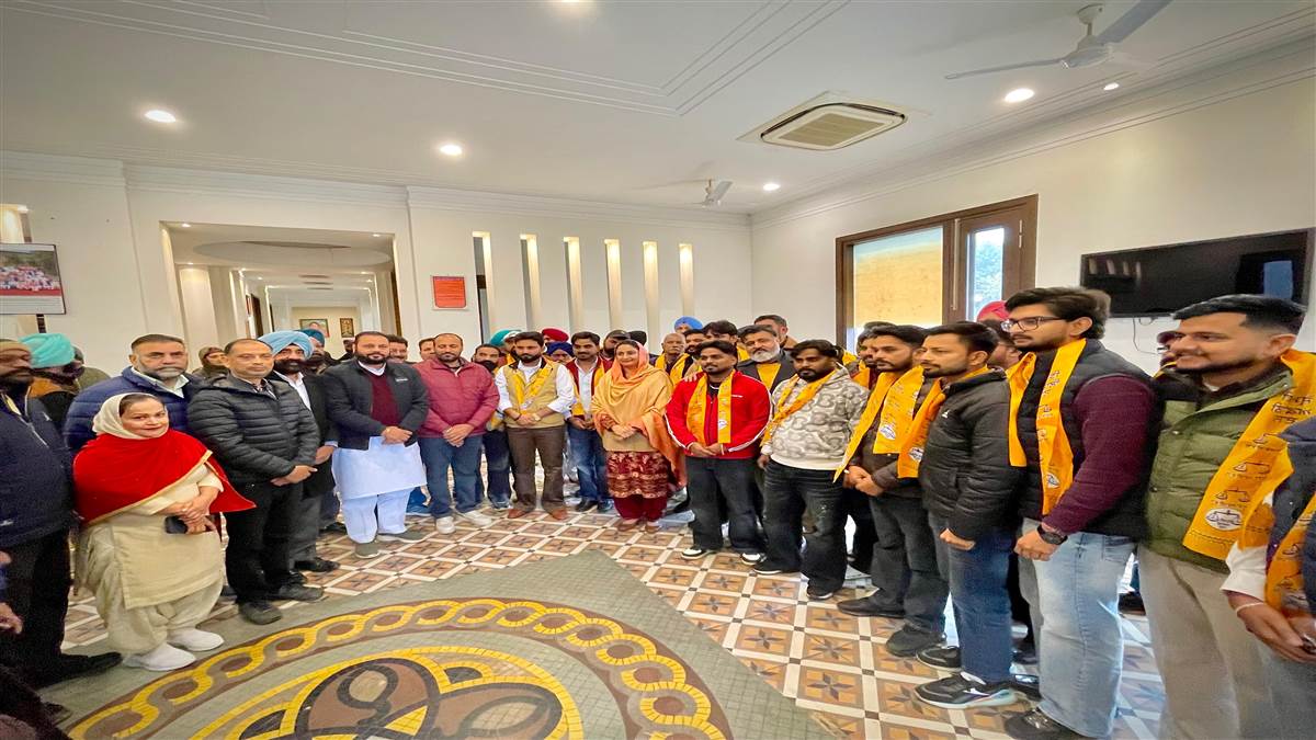 ਦੋ ਦਰਜਨ ਤੋਂ ਵੱਧ ਨੌਜਵਾਨ ਸ਼੍ਰੋਮਣੀ ਅਕਾਲੀ ਦਲ ’ਚ ਸ਼ਾਮਲ