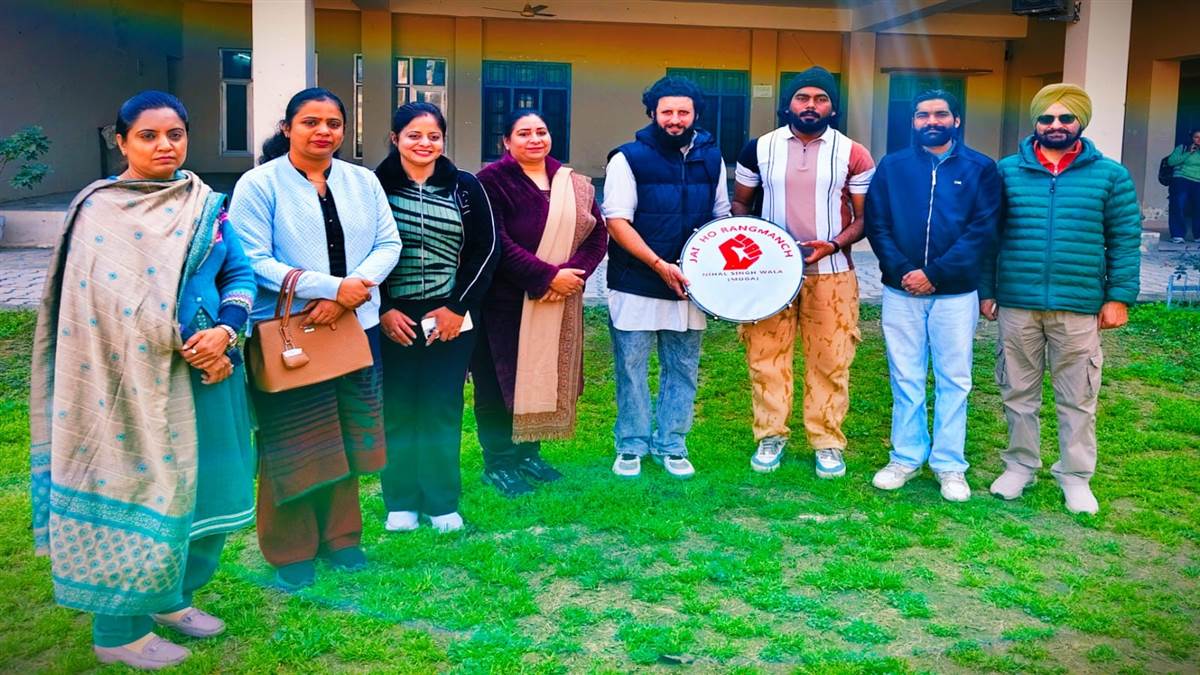 ਨੁੱਕੜ ਨਾਟਕ ‘ਸੁਲਘਦੀ ਧਰਤੀ’ ਦਾ ਕੀਤਾ ਮੰਚਨ