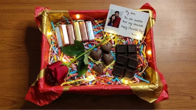 ਖ਼ਰਚਾ ਘੱਟ, ਪਿਆਰ ਜ਼ਿਆਦਾ ! ਬਾਜ਼ਾਰ ਦੀਆਂ ਮਹਿੰਗੀਆਂ ਚਾਕਲੇਟਾਂ ਨੂੰ ਮਾਰੋ ਗੋਲੀ, ਘਰ ਬੈਠੇ ਮਿੰਟਾਂ 'ਚ ਤਿਆਰ ਕਰੋ ਇਹ ਸ਼ਾਨਦਾਰ ਗਿਫਟ