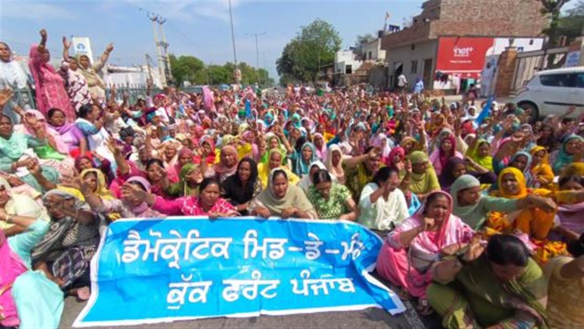 Womens Day ਮੌਕੇ ਕੁੱਕ ਵਰਕਰਜ਼ ਨੇ ਸੀਐੱਮ ਦੀ ਕੋਠੀ ਅੱਗੇ ਕੀਤਾ ਰੋਸ ਮੁਜ਼ਾਹਰਾ, ਪੰਜਾਬ ਸਰਕਾਰ 'ਤੇ ਲਾਇਆ ਵਾਅਦਾਖਿ਼ਲਾਫ਼ੀ ਦਾ ਦੋਸ਼