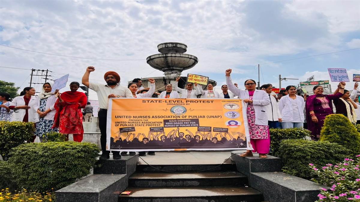 ਹੜਤਾਲੀ ਸਟਾਫ ਨਰਸਿਜ਼ ਵੱਲੋਂ ਸ਼ਾਂਤਮਈ ਢੰਗ ਨਾਲ ਕੀਤਾ ਰੋਸ ਮਾਰਚ