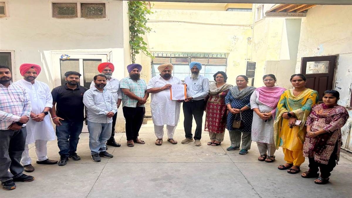 ਮਨਰੇਗਾ ਸਟਾਫ਼ ਦੀ ਕਲਮ-ਛੋੜ ਹੜਤਾਲ ਸੱਤਵੇਂ ਦਿਨ ਵੀ ਜਾਰੀ