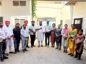 ਮਨਰੇਗਾ ਸਟਾਫ਼ ਦੀ ਕਲਮ-ਛੋੜ ਹੜਤਾਲ ਸੱਤਵੇਂ ਦਿਨ ਵੀ ਜਾਰੀ