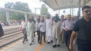 ਰਵਨੀਤ ਸਿੰਘ ਬਿੱਟੂ ਨੇ ਜਲੰਧਰ ਕੈਂਟ ਸਟੇਸ਼ਨ ਦਾ ਕੀਤਾ ਦੌਰਾ, ਉਦਘਾਟਨੀ ਸਮਾਰੋਹ ਦੇ ਅੰਤਿਮ ਪੜਾਅ ਦੀਆਂ ਤਿਆਰੀਆਂ ਦਾ ਲਿਆ ਜਾਇਜ਼ਾ