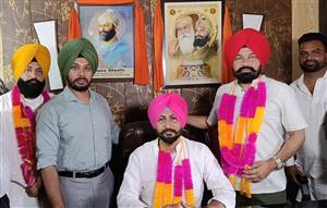 ਨਵਦੀਪ ਸਿੰਘ ਪਨੂੰ ਦੇ ਸਿਰ ਸਜਿਆ ਪ੍ਰਧਾਨਗੀ ਦਾ ਤਾਜ, ਵਿਧਾਇਕ ਤੇ ਪ੍ਰਸ਼ਾਸਨਿਕ ਅਧਿਕਾਰੀਆਂ ਦੀ ਮੌਜੂਦਗੀ 'ਚ ਸੰਭਾਲਿਆ ਅਹੁਦਾ