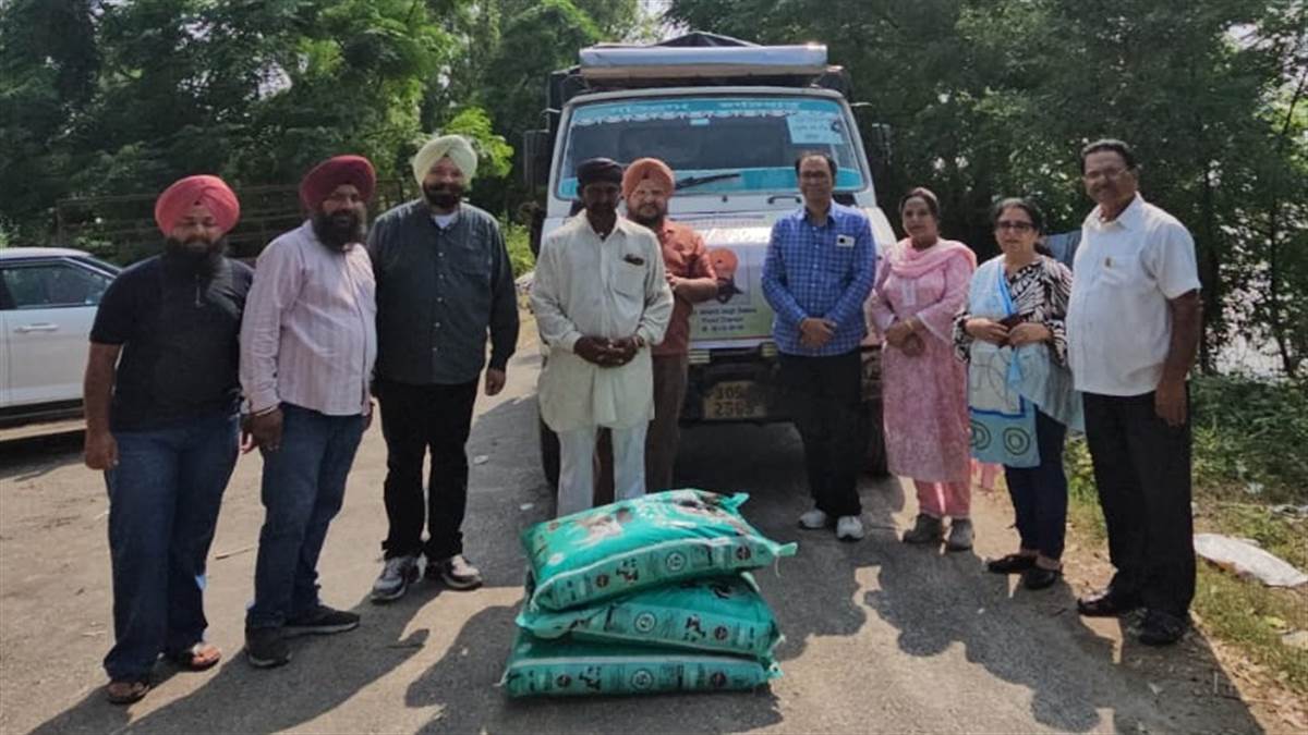 ਰੋਟਰੀ ਕਲੱਬ ਇਲੀਟ ਤੇ ਇਨਰਵ੍ਹੀਲ ਕਲੱਬ ਨੇ ਪਿੰਡਾਂ ’ਚ ਵੰਡੀ ਫੀਡ