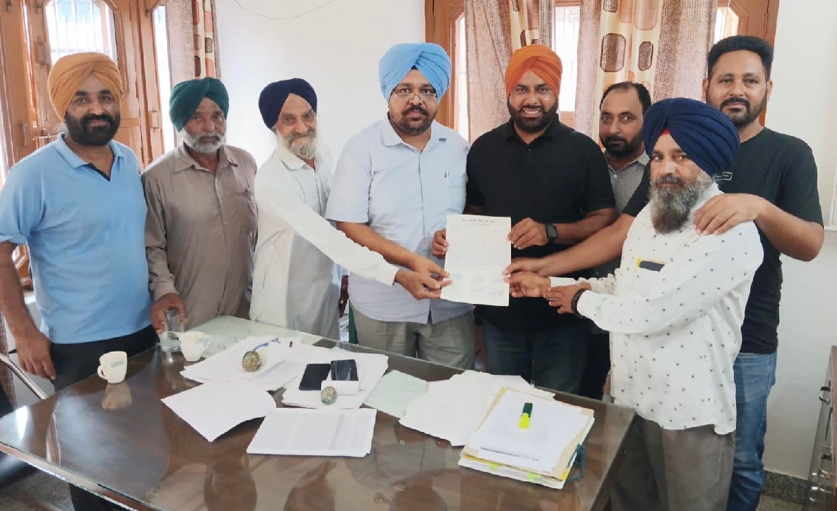 ਸਮਾਰਟ ਮੀਟਰ ਨਾ ਲਾਉਣ ਸਬੰਧੀ ਐੱਸਡੀਓ ਨੂੰ ਦਿੱਤਾ ਮੰਗ ਪੱਤਰ