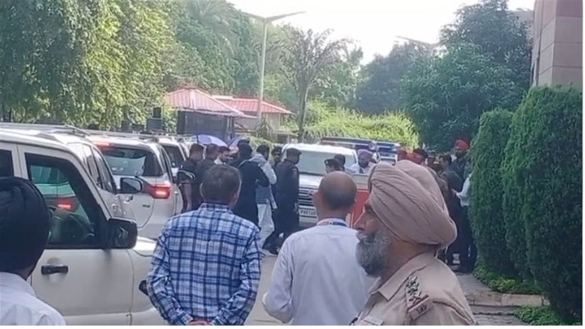 CM Mann ਦਾ ਹਾਲ ਜਾਣਨ ਲਈ ਫੋਰਟਿਸ ਹਸਪਤਾਲ ਪੁੱਜੇ ਸੀਐੱਮ ਸੈਣੀ, ਸਿਹਤ ਖਰਾਬ ਹੋਣ ਕਾਰਨ ਕਰਵਾਇਆ ਗਿਆ ਸੀ ਭਰਤੀ