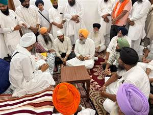 ਸੰਤ ਬਾਬਾ ਸੱਜਣ ਸਿੰਘ ਦਾ ਹਾਲ ਜਾਣਨ ਲਈ ਪਹੁੰਚੇ ਮਜੀਠੀਆ