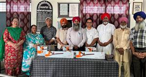 ਐੱਨਆਰਆਈ ਵੀਰਾਂ ਨੇ ਸਰਕਾਰੀ ਸਕੂਲ ਨੂੰ ਦਿੱਤੇ ਪੱਖੇ