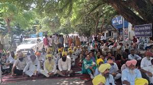 ਪੱਕੇ ਮੋਰਚੇ ਦੇ 10ਵੇਂ ਦਿਨ ਮੁਲਾਜ਼ਮਾਂ ਤੇ ਪੈਨਸ਼ਨਰਾਂ ਦੇ ਧਰਨੇ ਦੀ ਹਮਾਇਤ