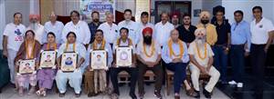ਲਾਇਨਜ਼ ਕਲੱਬ ਵੱਲੋਂ ਅਧਿਆਪਕਾਂ ਦਾ ਸਨਮਾਨ