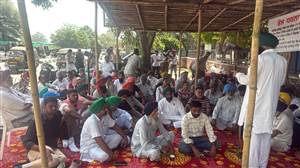 ਪਟਵਾਰੀਆਂ ਤੇ ਕਾਨੂੰਗੋਆਂ ਵੱਲੋਂ ਡੀਸੀ ਦਫ਼ਤਰ ਅੱਗੇ ਰੋਸ ਧਰਨਾ