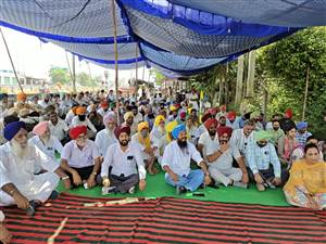 ਸਾਂਝਾ ਮੁਲਾਜ਼ਮ ਮੰਚ, ਮੁਲਾਜ਼ਮ ਤੇ ਪੈਨਸ਼ਨਰ ਸਾਂਝਾ ਫਰੰਟ ਨੇ ਡੀਸੀ ਦਫ਼ਤਰ ਅੱਗੇ ਦਿੱਤਾ ਧਰਨਾ