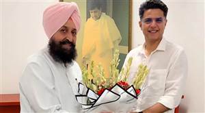 ਪ੍ਰਤਾਪ ਬਾਜਵਾ ਨੇ ਸਚਿਨ ਪਾਇਲਟ ਨਾਲ ਕੀਤੀ ਮੁਲਾਕਾਤ, ਸੰਗਠਨ ਤੇ ਸਿਆਸੀ ਹਾਲਾਤ ’ਤੇ ਚਰਚਾ; ਕਈ ਹੋਰ ਆਗੂ ਵੀ ਰਹੇ ਮੌਜੂਦ