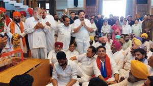ਪੰਜਾਬ ਕਾਂਗਰਸ ਦੇ ਨਵ-ਨਿਯੁਕਤ ਪ੍ਰਧਾਨ ਪ੍ਰਗਟ ਸਿੰਘ ਨੇ ਵਾਲਮੀਕਿ ਤੀਰਥ ’ਚ ਮੱਥਾ ਟੇਕਿਆ