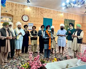 ਕਾਰ ਸੇਵਾ ਭੂਰੀ ਵਾਲਿਆਂ ਵੱਲੋਂ ਪਹਿਲਗਾਮ ਵਿਖੇ ਤਿੰਨ ਮੰਜ਼ਿਲਾ ਯਾਤਰੀ ਨਿਵਾਸ ਦੀ ਪਹਿਲੀ ਮੰਜ਼ਿਲ ਦਾ ਲੈਂਟਰ ਪਾਇਆ