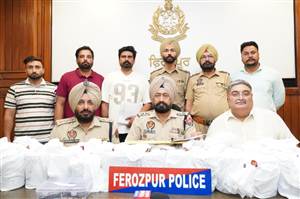 Ferozepur Update : ਹੈਰੋਇਨ ਨਾਲ ਪਾਕਿਸਤਾਨੋਂ ਆਈਆਂ ਚਾਂਦੀ ਦੀਆਂ ਪੰਜੇਬਾਂ ਤੇ ਬਲਿਕਿੰਗ ਸਟਿੱਕਾਂ ਪੁਲਿਸ ਲਈ ਬਣੀਆਂ ਬੁਝਾਰਤ
