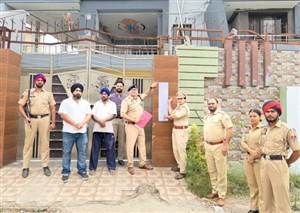 War Against Drugs : ਪਿੰਡ ਗੜੁਪੜ 'ਚ ਨਸ਼ਾ ਤਸਕਰਾਂ ਦੀ 2.32 ਕਰੋੜ ਰੁਪਏ ਦੀ ਪ੍ਰਾਪਰਟੀ ਫ੍ਰੀਜ਼, SSP ਬੋਲੇ - ਯੁੱਧ ਨਸ਼ਿਆਂ ਵਿਰੁੱਧ ਜੰਗ ਜਾਰੀ ਰਹੇਗੀ