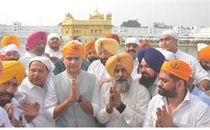 Amritsar News :ਪੰਜਾਬ ਕਾਂਗਰਸ ਦੇ ਨਵ-ਨਿਯੁਕਤ ਸੂਬਾ ਇੰਚਾਰਜ ਤੇ ਪ੍ਰਧਾਨ ਦਾ ਢੋਲ-ਨਗਾੜਿਆਂ ਨਾਲ ਸਵਾਗਤ, ਪਰਗਟ ਸਿੰਘ ਬੋਲੇ- ‘ਹਾਕੀ ਦਾ ਗਰਾਊਂਡ ਹੋਵੇ ਜਾਂ ਸਿਆਸਤ, ਇੰਨੇ ਸਮੇਂ ’ਚ ਹੀ...’