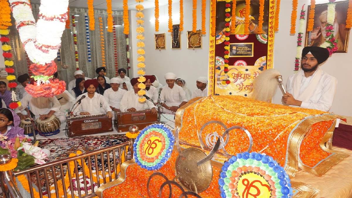 ਤੇਜਾ ਸਿੰਘ ਸੁਤੰਤਰ ਸਕੂਲ ਵਿੱਚ ਗੁਰਪੁਰਬ ਸਬੰਧੀ ਸਮਾਗਮ ਕਰਵਾਇਆ