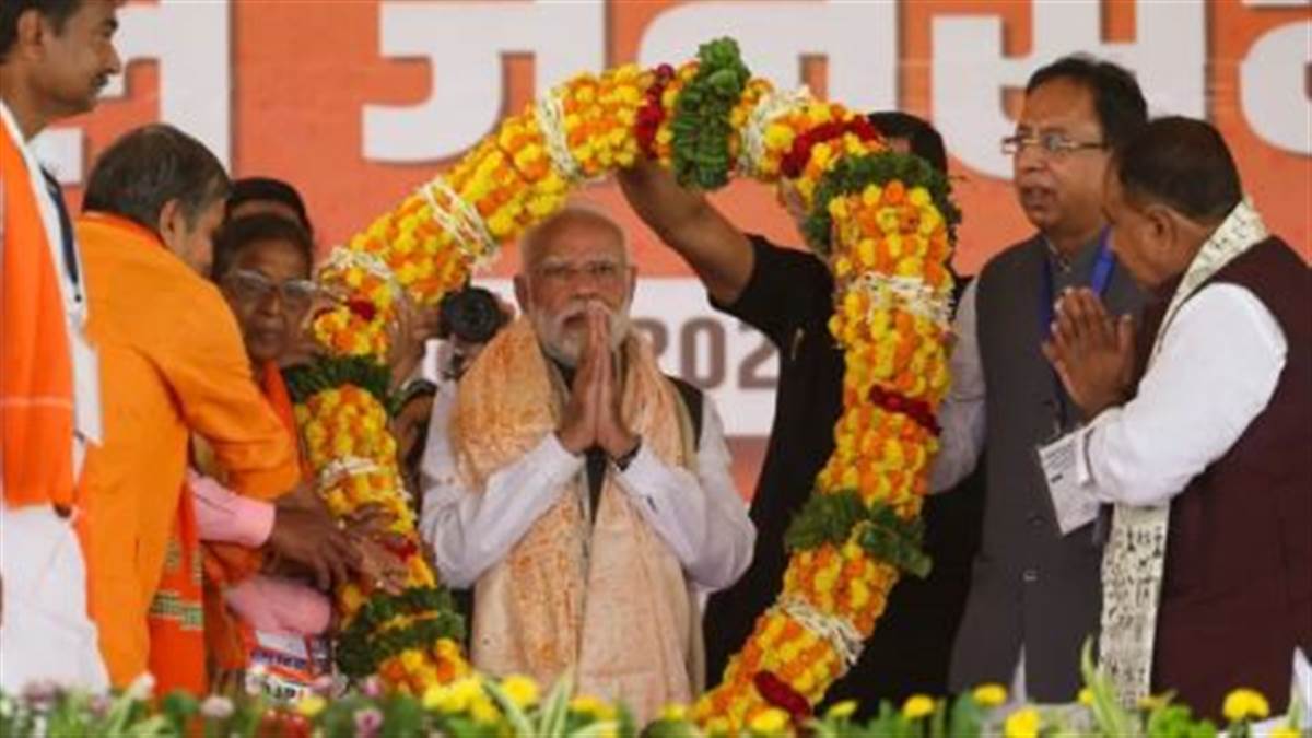 'ਉਹ ਬੱਚਿਆਂ ਨੂੰ ਬੰਦੂਕਾਂ ਦਿੰਦੇ ਹਨ ਅਤੇ ਅਸੀਂ ਲੈਪਟਾਪ', PM ਮੋਦੀ ਨੇ ਮੁੜ ਕੀਤਾ RJD 'ਤੇ ਸਿਆਸੀ ਹਮਲਾ