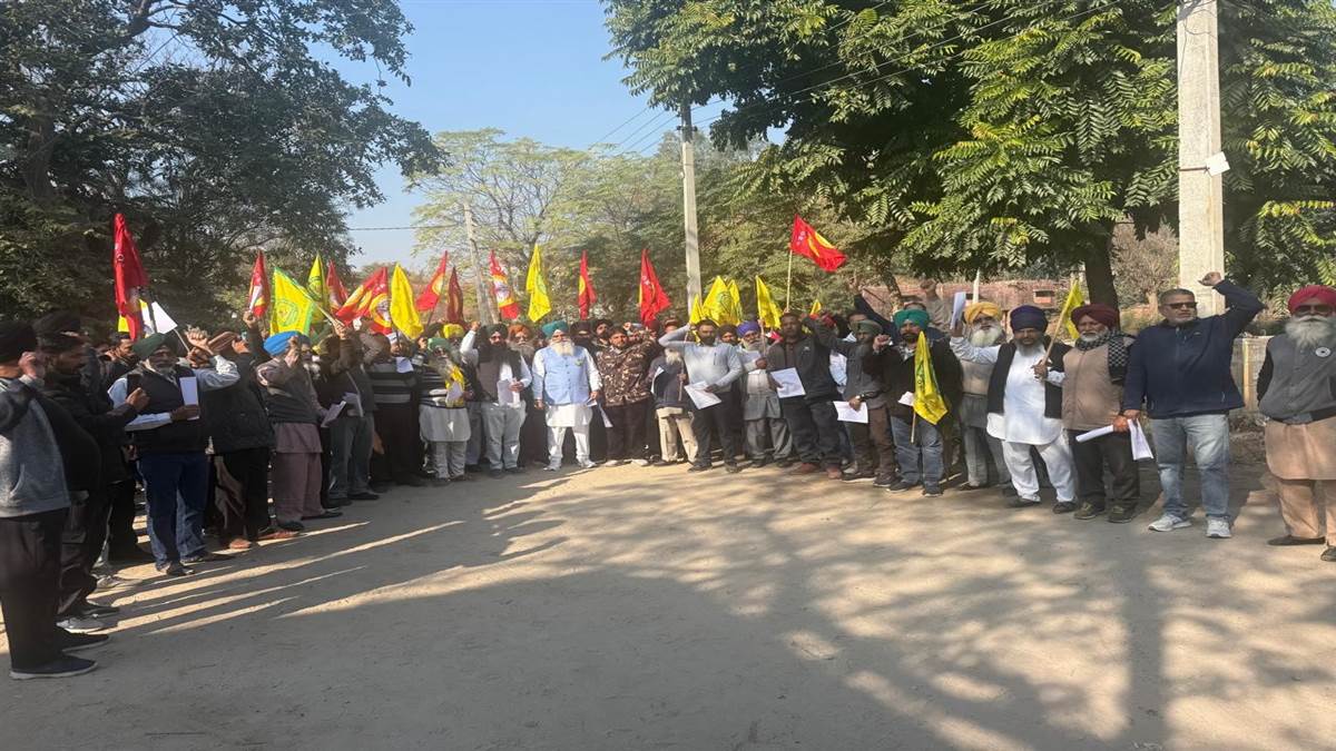 ਕਿਸਾਨ ਜੱਥੇਬੰਦੀਆਂ ਤੇ ਮੁਲਾਜ਼ਮਾਂ ਨੇ ਬਿਜਲੀ ਬਿੱਲ ਦੀਆਂ ਕਾਪੀਆਂ ਸਾੜੀਆਂ