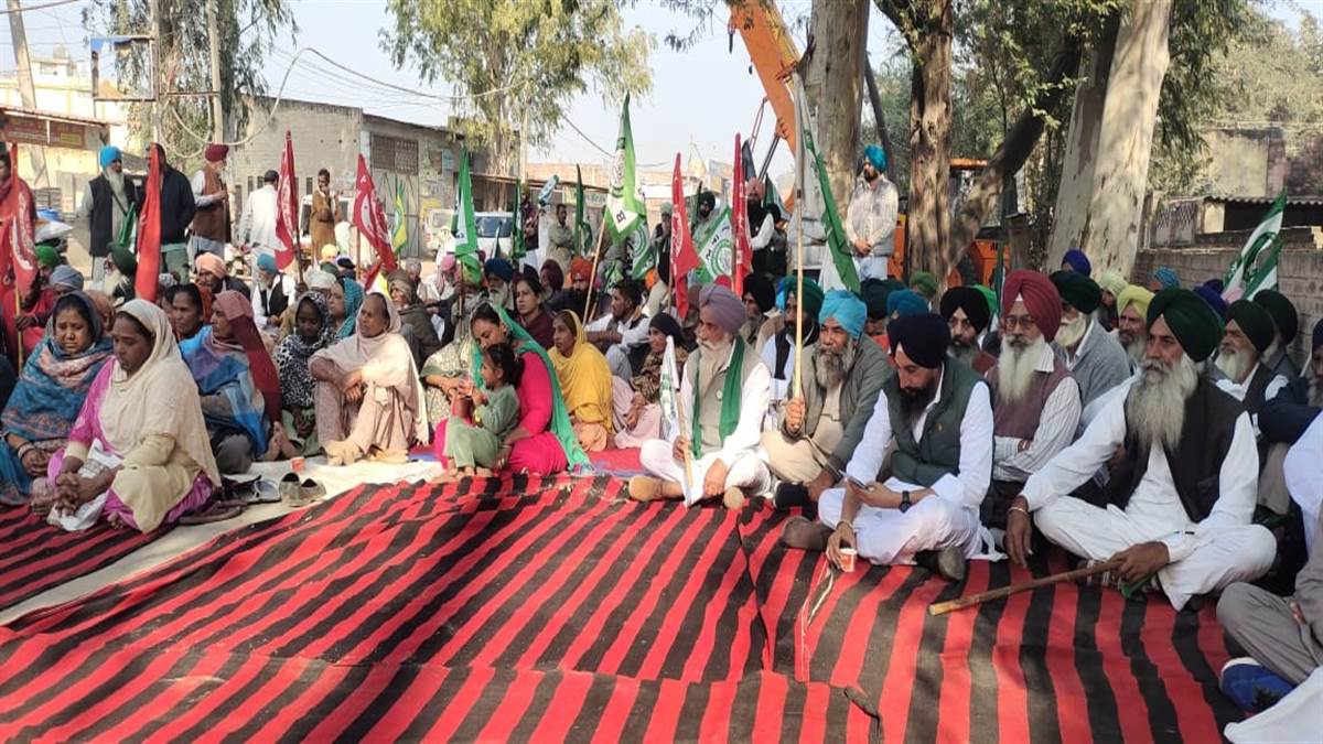 ਜ਼ੀਰਾ ਵਿਖੇ ਸੰਯੁਕਤ ਕਿਸਾਨ ਮੋਰਚੇ ਦੀ ਕਾਲ ’ਤੇ ਬਿਜਲੀ ਦਫ਼ਤਰ ਅੱਗੇ ਧਰਨਾ