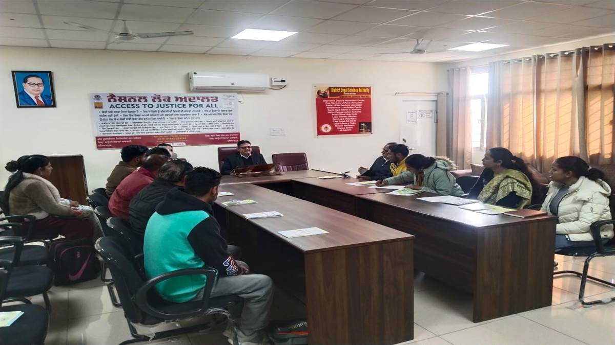 ਨਵੇਂ ਭਰਤੀ ਕੀਤੇ ਪੈਰਾ ਲੀਗਲ ਵਲੰਟੀਅਰਾਂ ਨੂੰ ਦਿੱਤੀ ਟ੍ਰੇਨਿੰਗ