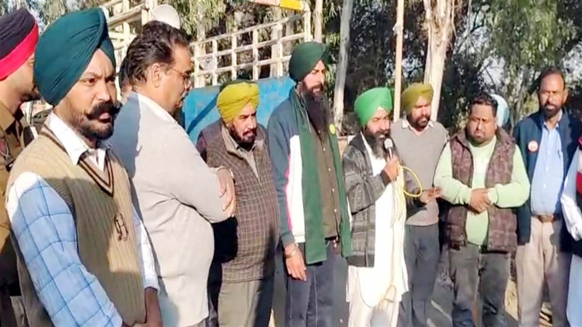 ਪ੍ਰਸ਼ਾਸਨ ਨੇ ਰੁਕਵਾਈ ਪੁਲ ਨਜ਼ਦੀਕ ਚੱਲ ਰਹੀ ਮਾਈਨਿੰਗ