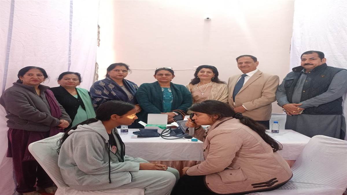 ਪਿੰਡ ਖਜੂਰਲਾ ’ਚ ਫਰੀ ਮੈਡੀਕਲ ਕੈਂਪ ਲਗਾਇਆ