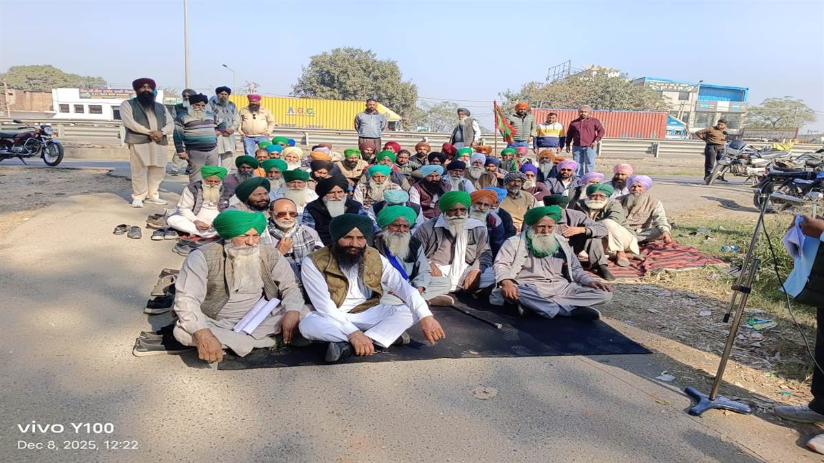 ਕਿਸਾਨਾਂ ਨੇ ਬਿਜਲੀ ਬਿੱਲ 2025 ਦੀਆਂ ਸਾੜੀਆਂ ਕਾਪੀਆਂ